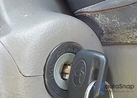 2005 Toyota Sienna Ce z USA, uszkodzony, nr VIN 5TDZA23C55S294053